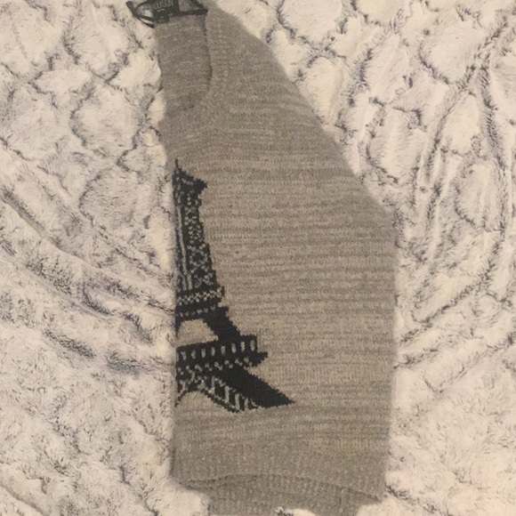 A cozy gray and black sweater - Picture 2 of 2